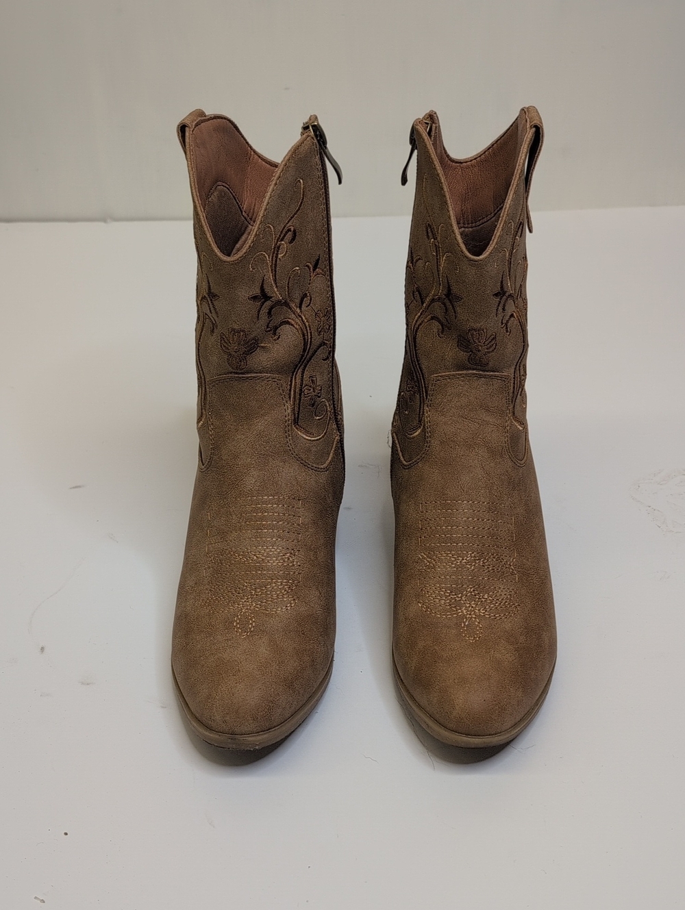 Women’s Tan Embroidered Western Ankle Boots Size 40